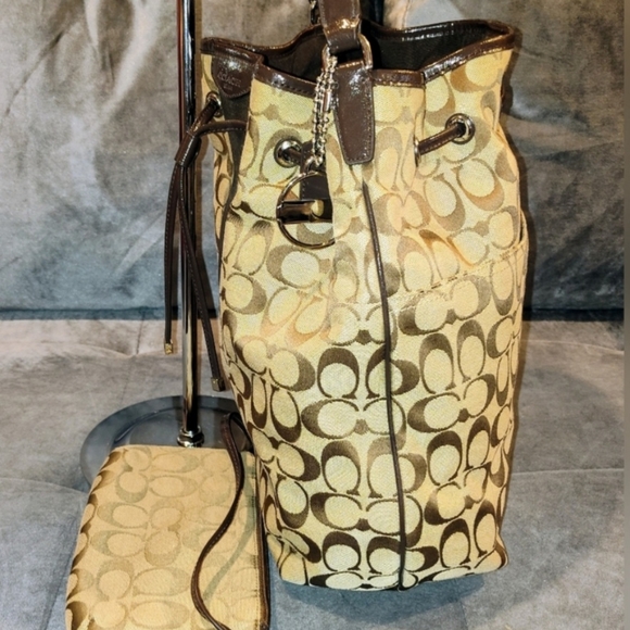 NWOT COACH BUNDLE SIGNATURE MONOGRAM SHOULDER BAG & MATCHING WRISTLET & DUSTBAG - Picture 5 of 14